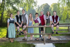 Traunsteiner Bilderwerkstatt Familie Outdoor Draußen Alz Natur Familienfotos Traunstein Chiemgau